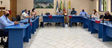 Ato solene marca descerramento de quadro do vereador Adriano na Galeria dos Presidentes 