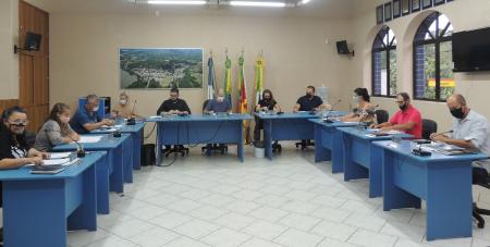 *A retirada da máscara foi permitida somente durante o pronunciamento.