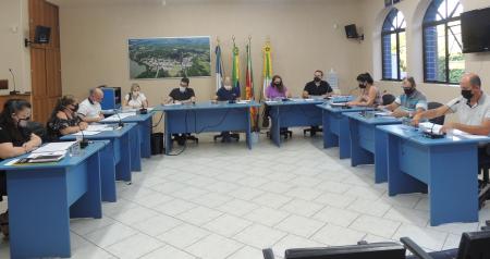 *A retirada da máscara foi permitida somente durante o pronunciamento.