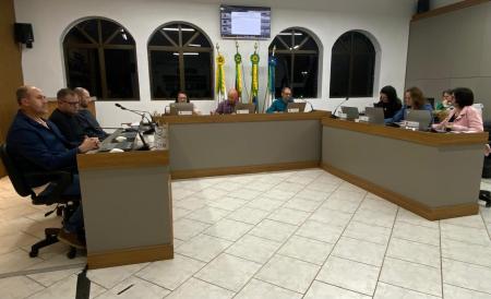 Vereadores promovem sessão ordinária com sete projetos na pauta