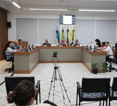Câmara Municipal analisa e vota projetos em sessão ordinária